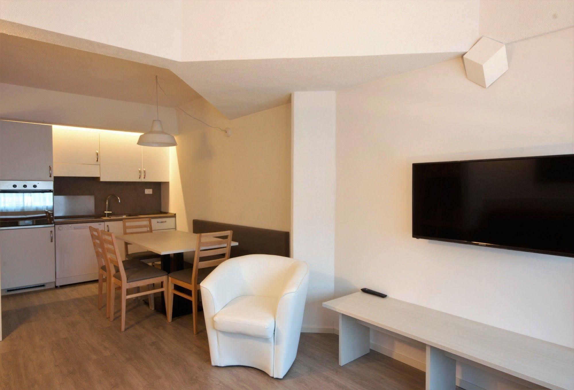 Th 1400 Hotel Marilleva Esterno foto